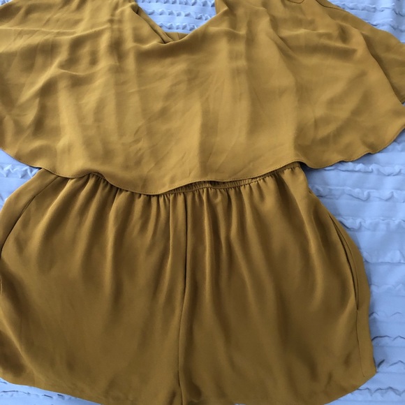 Bcbg Romper, wore twice. Great for night out! - Picture 4 of 4